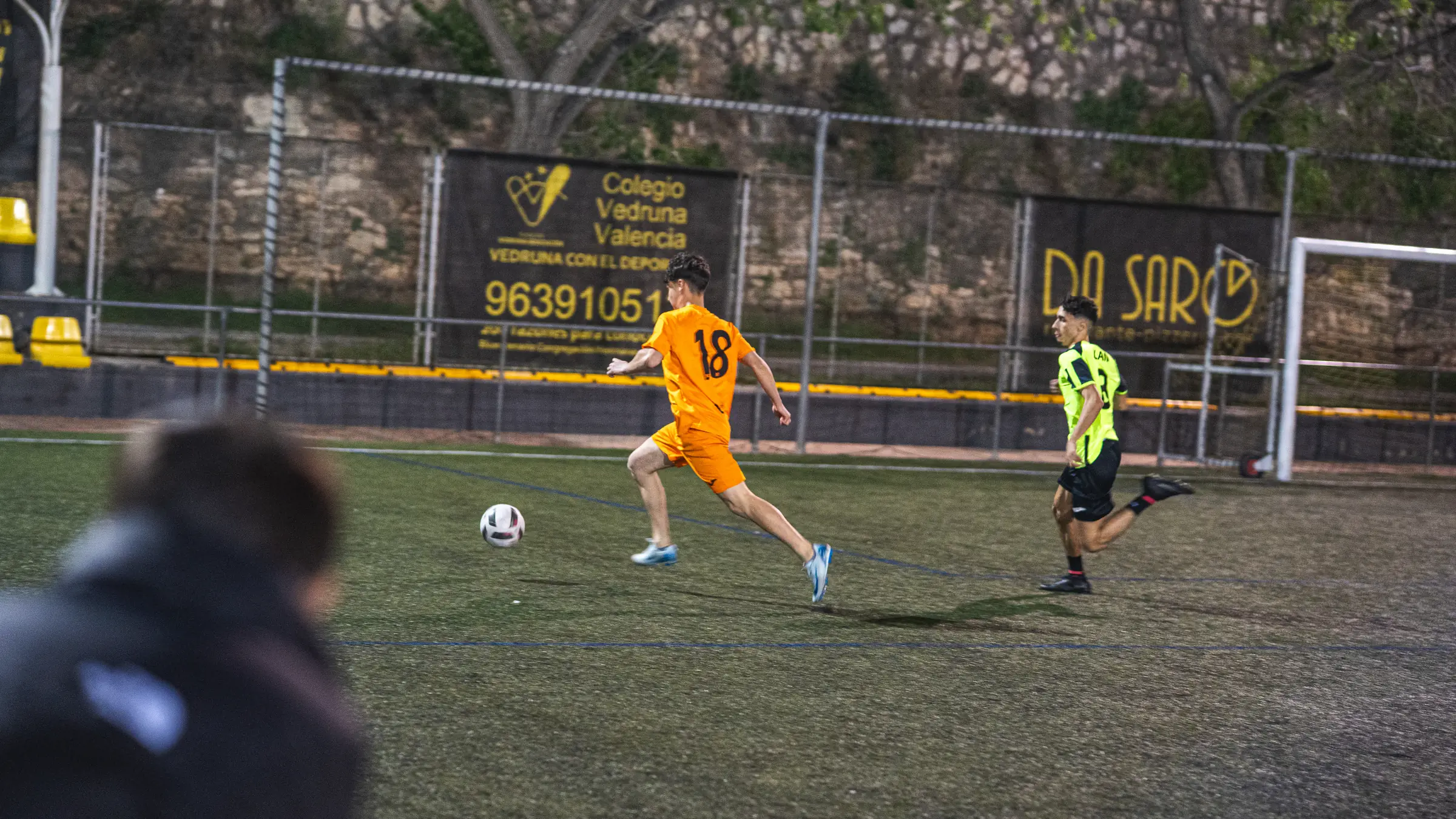 Jugada uno contra uno en liga de fútbol 7 Valencia